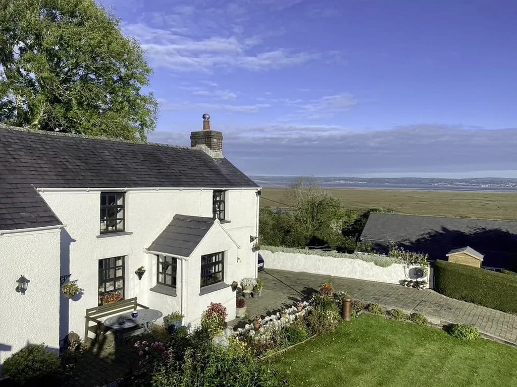 Two-bedroom detached cottage, Llanrhidian, Swansea