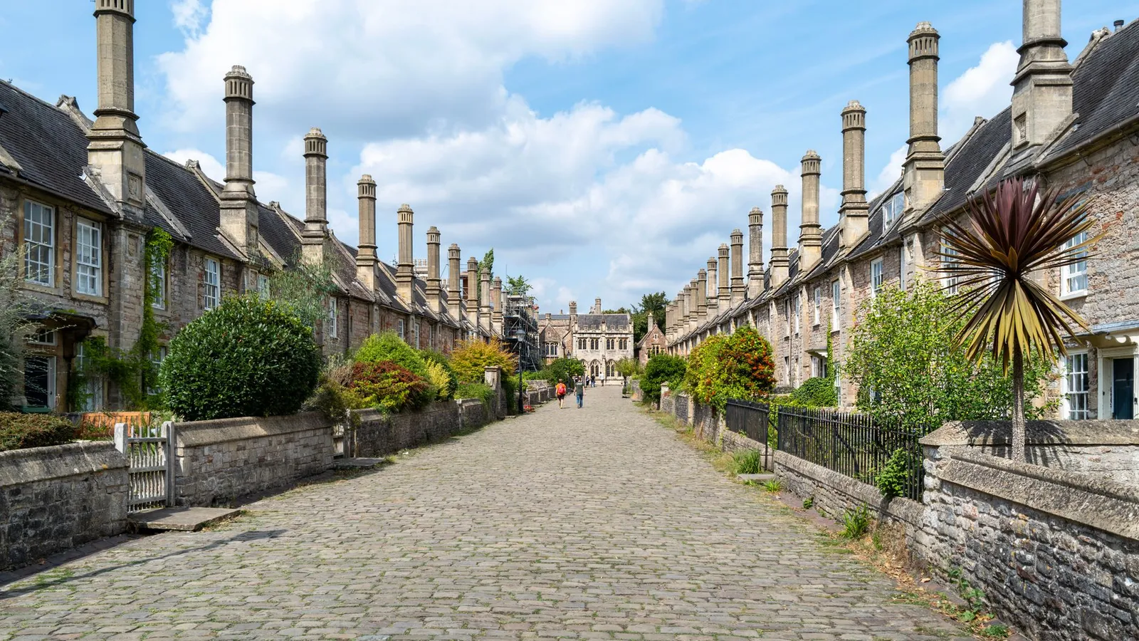  Commercial Properties to Let in London
