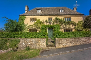 holiday homes in the UK with pools